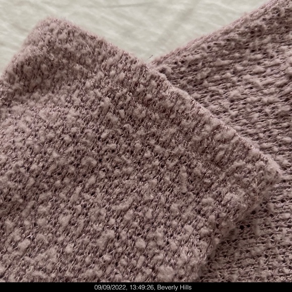 SOLD ♏️ UO Cropped Deep V Boucle Sweater - Picture 14 of 14